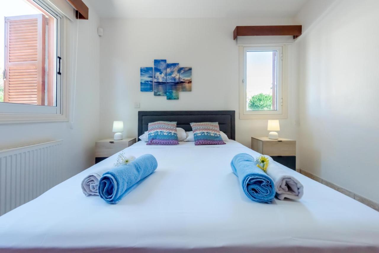 Villa Savoya Sunrise By Ezoria Villas Coral Bay Eksteriør billede