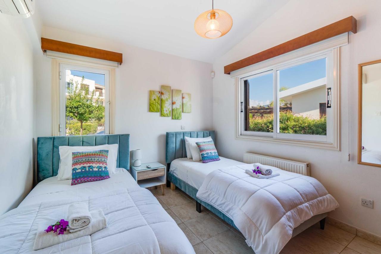 Villa Savoya Sunrise By Ezoria Villas Coral Bay Eksteriør billede